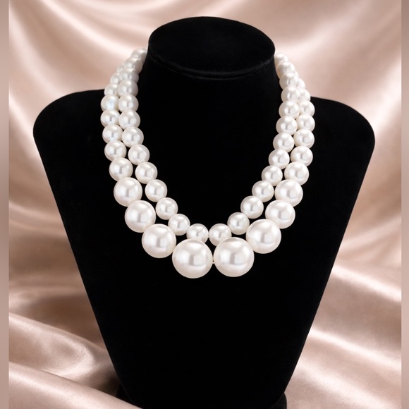 Anthropologie Jewelry - Vintage White Pearl Necklace